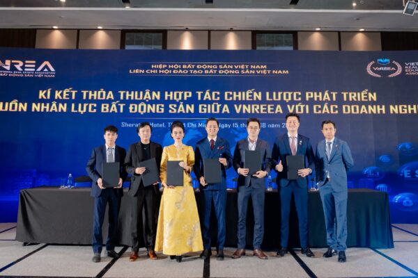 Vsdc Ky Ket Bien Ban Hop Tac Thiet Ke Ben Vung Cac Truong Dai Hoc Tai Viet Nam